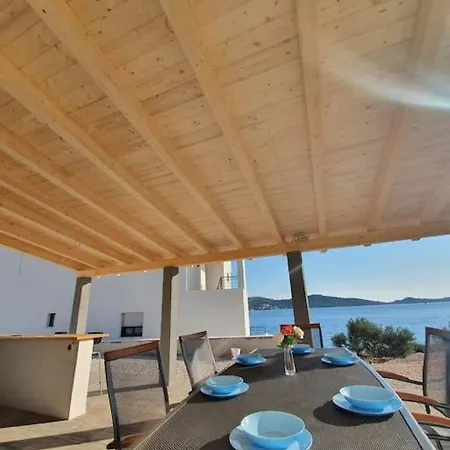 Apartment P1 Beachfront One Bedroom *