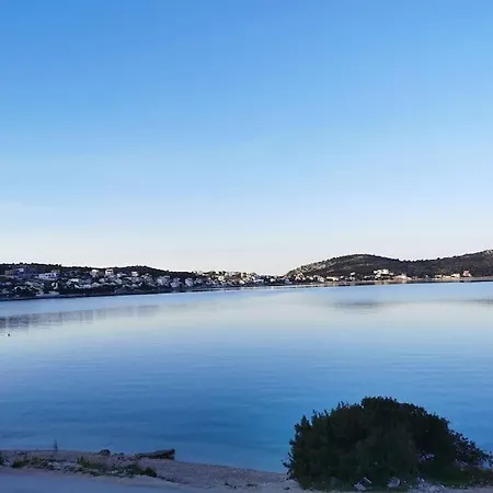 P1 Beachfront One Bedroom Apartman Rogoznica