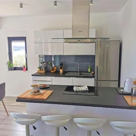 P1 Beachfront One Bedroom *