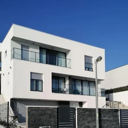 P1 Beachfront One Bedroom Apartment