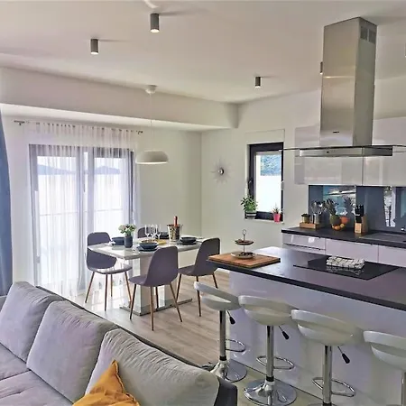 Apartment P1 Beachfront One Bedroom *