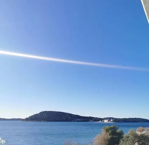 P1 Beachfront One Bedroom * Рогозница