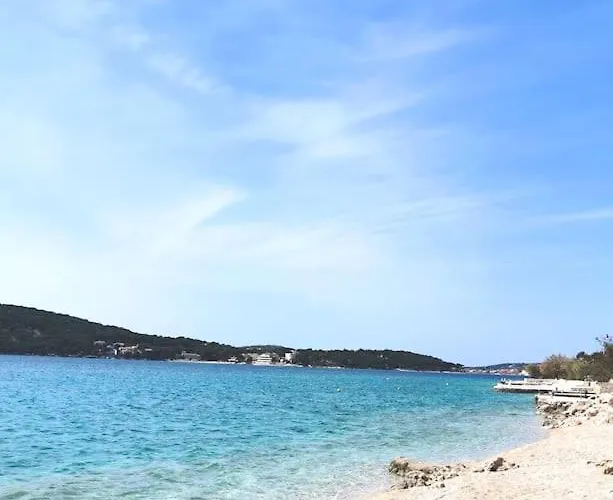 P1 Beachfront One Bedroom Апартаменты Рогозница