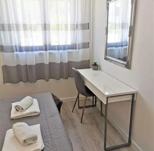 P1 Beachfront One Bedroom Апартаменты *