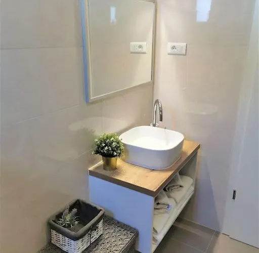 Апартаменты P1 Beachfront One Bedroom Рогозница