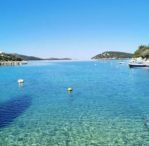 P1 Beachfront One Bedroom *