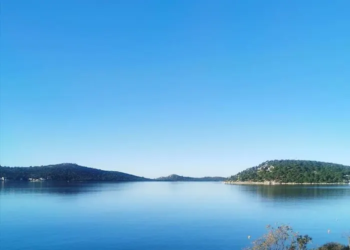 P1 Beachfront One Bedroom Апартаменты